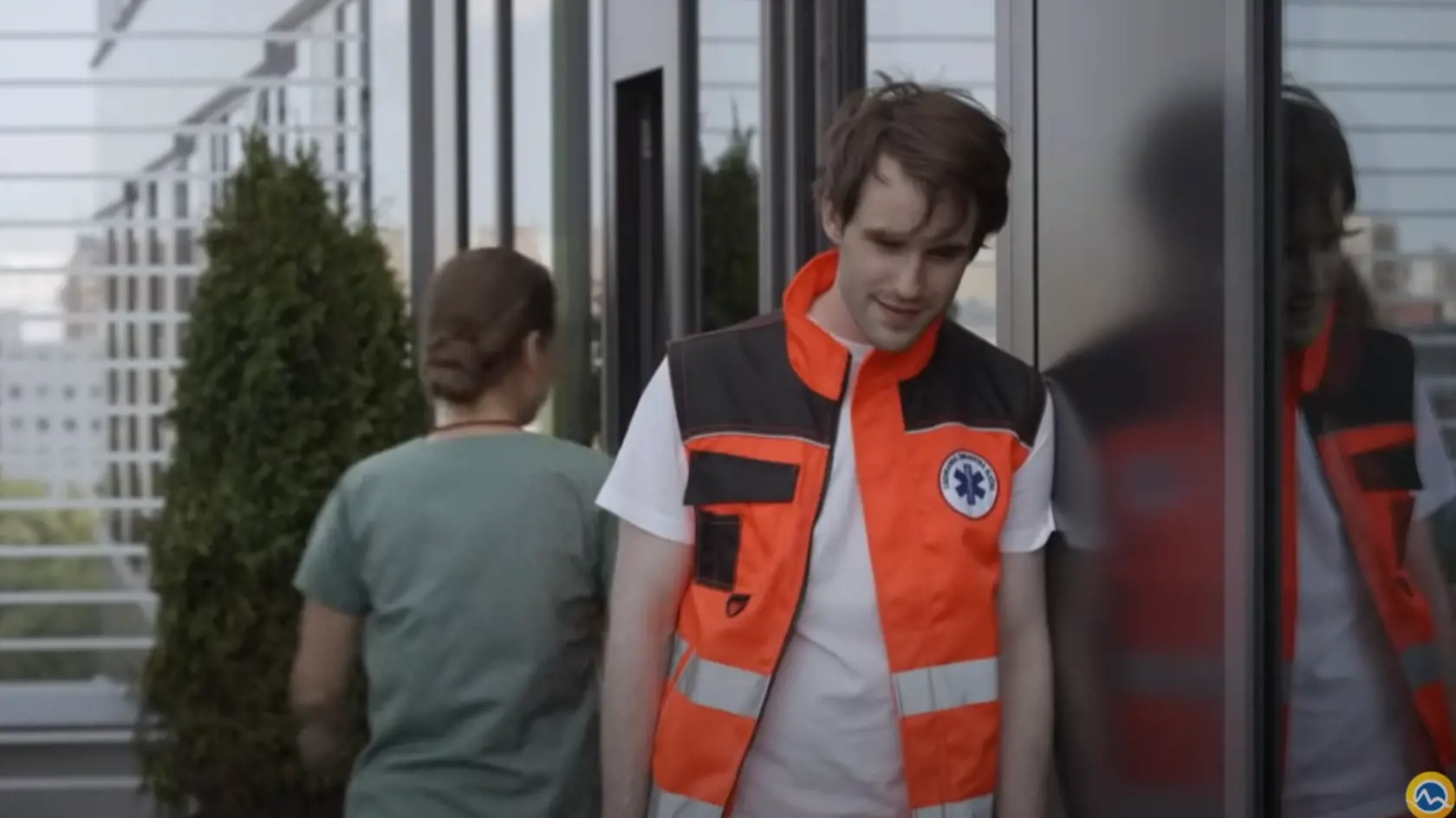 Matúš Kvietik ako sanitár v seriáli Sestričky.