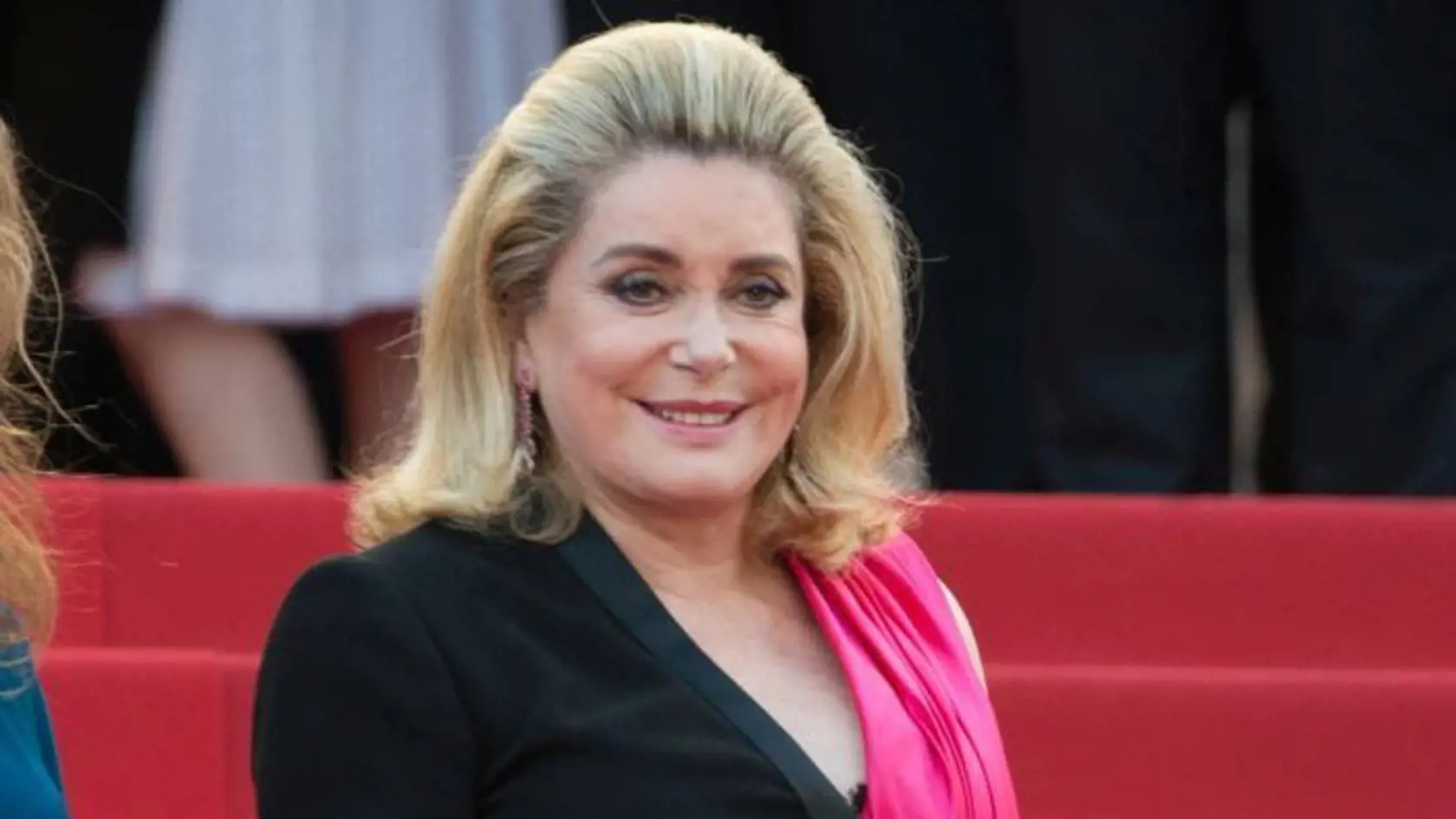 Catherine Deneuve stále dokáže prekvapiť