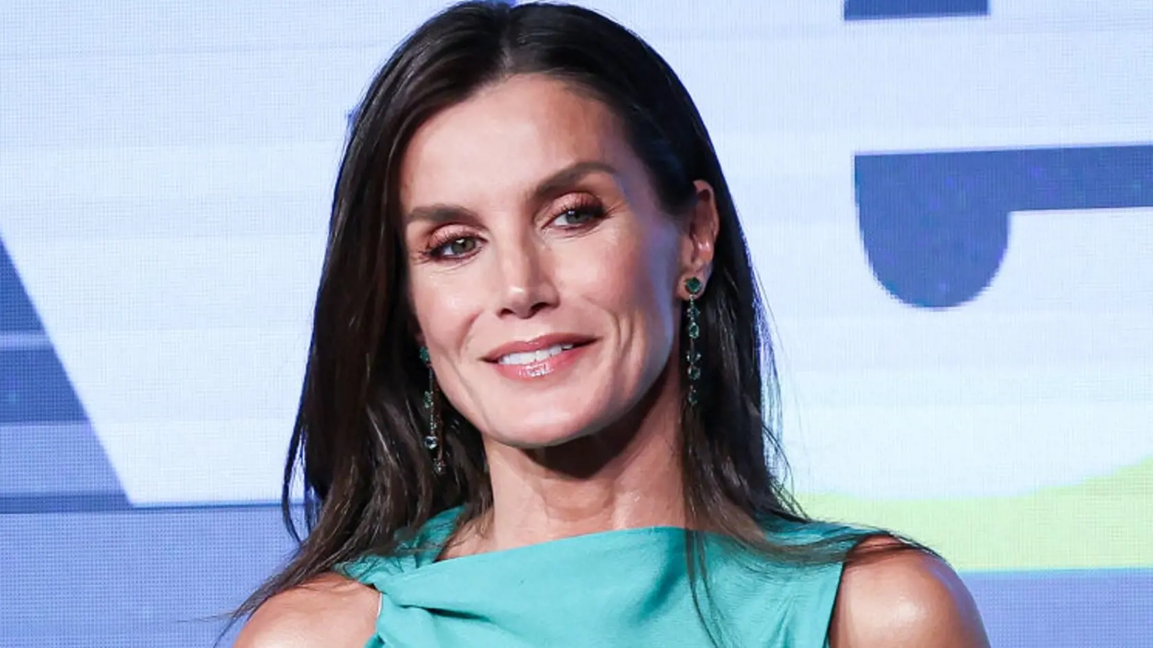 Španielska kráľovná Letizia pravidelne dvíha činky, preto si bez problémov môže dovoliť šaty, ktoré jej odhaľujú ramená.