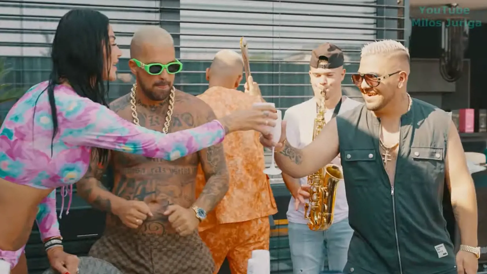 S Cico Band prespievali ikonickú pieseň What Is Love.