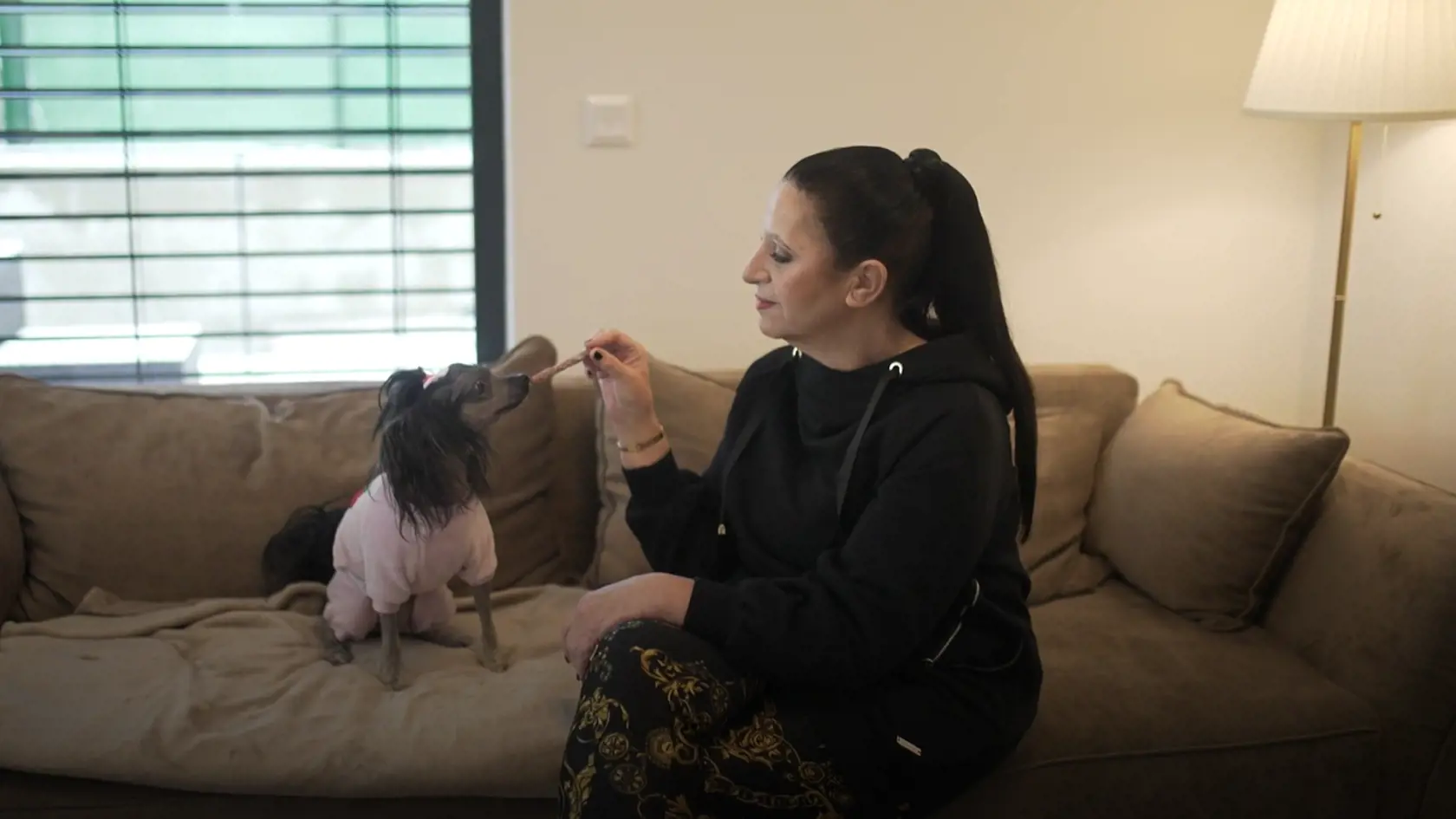 Nora Kabrheľová hostí opäť privíta v požičanom príbytku. Tentoraz v apartmáne v Dunajskej Lužnej, ktorý je priamo pri jazere.