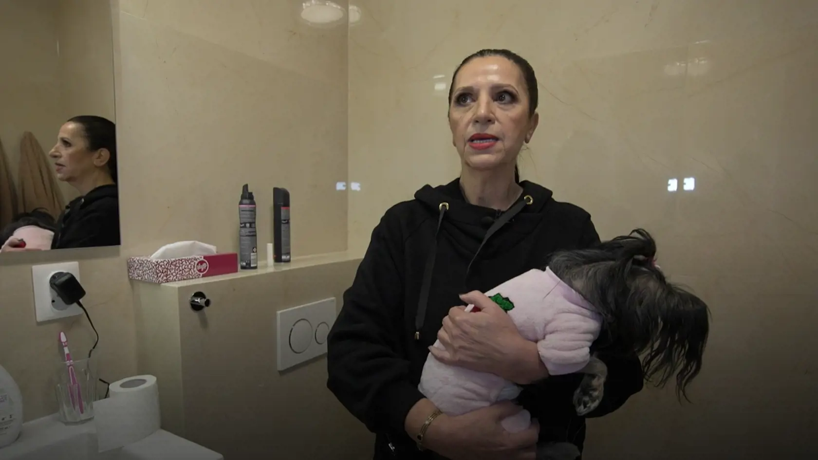 Nora Kabrheľová hostí opäť privíta v požičanom príbytku. Tentoraz v apartmáne v Dunajskej Lužnej, ktorý je priamo pri jazere.