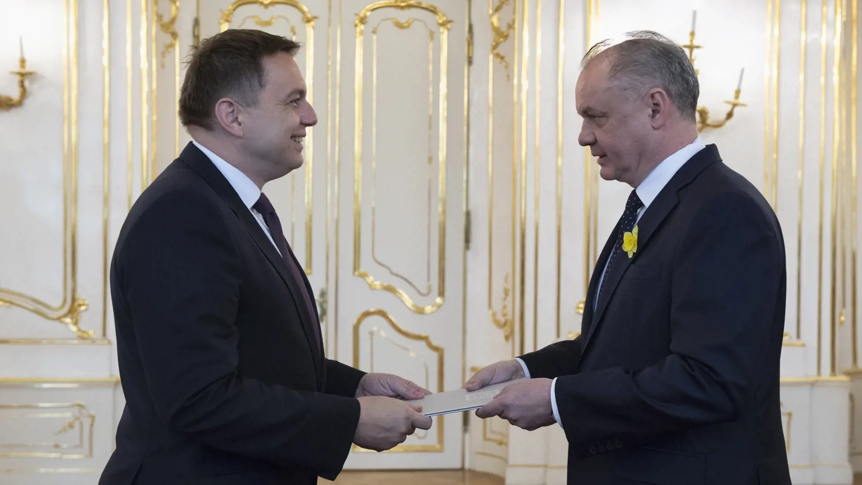 Andrej Kiska prijal demisiu Petra Kažimíra.