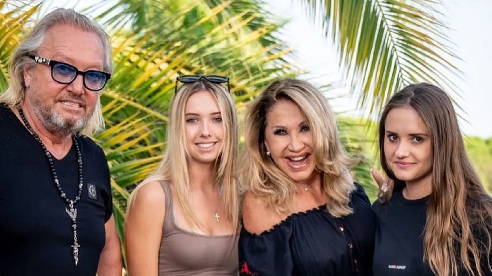 Za používanie fotografických filtrov bola v minulosti ostro kritizovaná aj jej mama Carmen, ktorá si vďaka úpravám dopomáhala k mladistvému vzhľadu. Davinu však na sociálnej sieti instagram sleduje množstvo mladých dievčat, ktorým môžu podobné klamlivé fotografie spôsobiť problémy so sebavedomím.