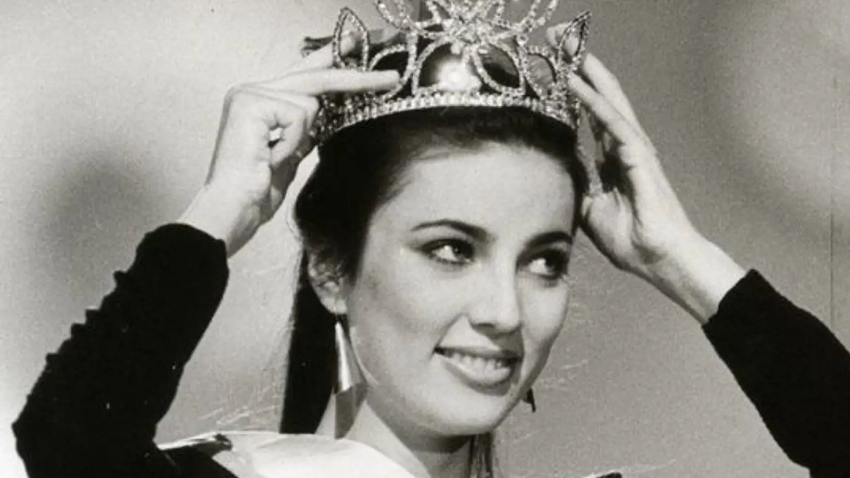 1. Ivana Christová (48) - Miss Československo 1989, Miss Maja International 1989: Večne s kilami bojujúca Ivana získala korunku ešte v čase totality. Víťazstvo jej zmenilo život. Živila sa ako modelka po celom svete, moderovala a natočila dva albumy. Posledných 14 rokov podniká v kozmetike spolu s dcérou Danielou (24).