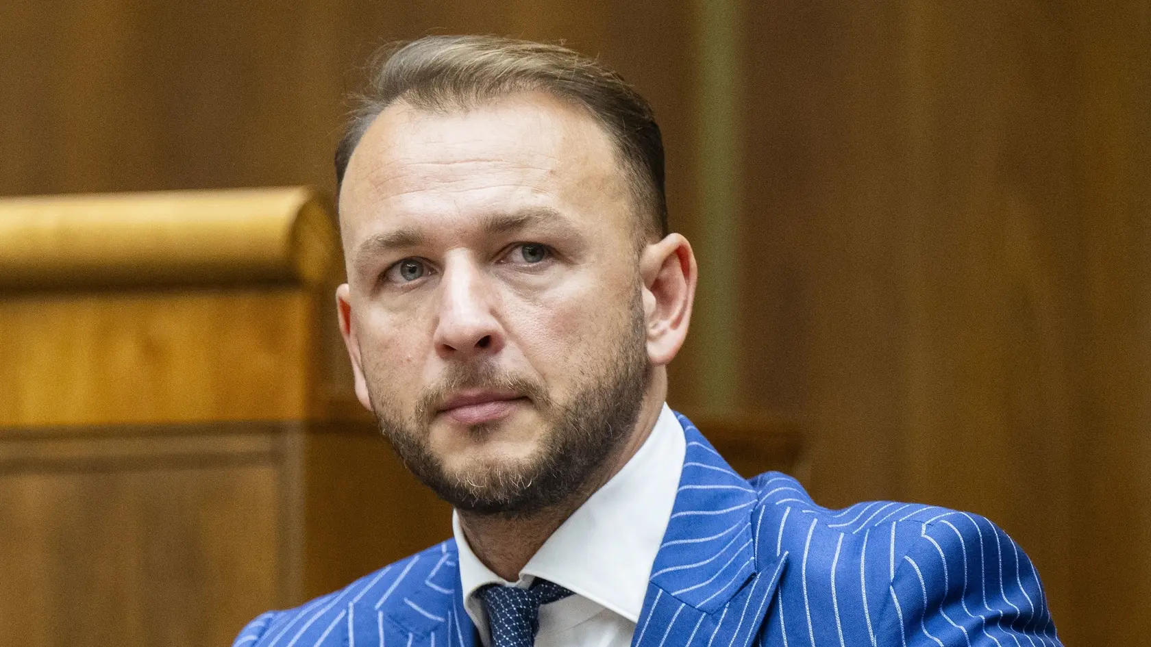 Aktuálne nie je evidované podozrenie na rozšírenie slintačky do ďalších ohnísk. Po nedeľnom zasadnutí Ústredného krízového štábu o tom informoval minister vnútra Matúš Šutaj Eštok (Hlas-SD). Za prioritu považuje zabrániť prípadnému rozšíreniu nákazy.