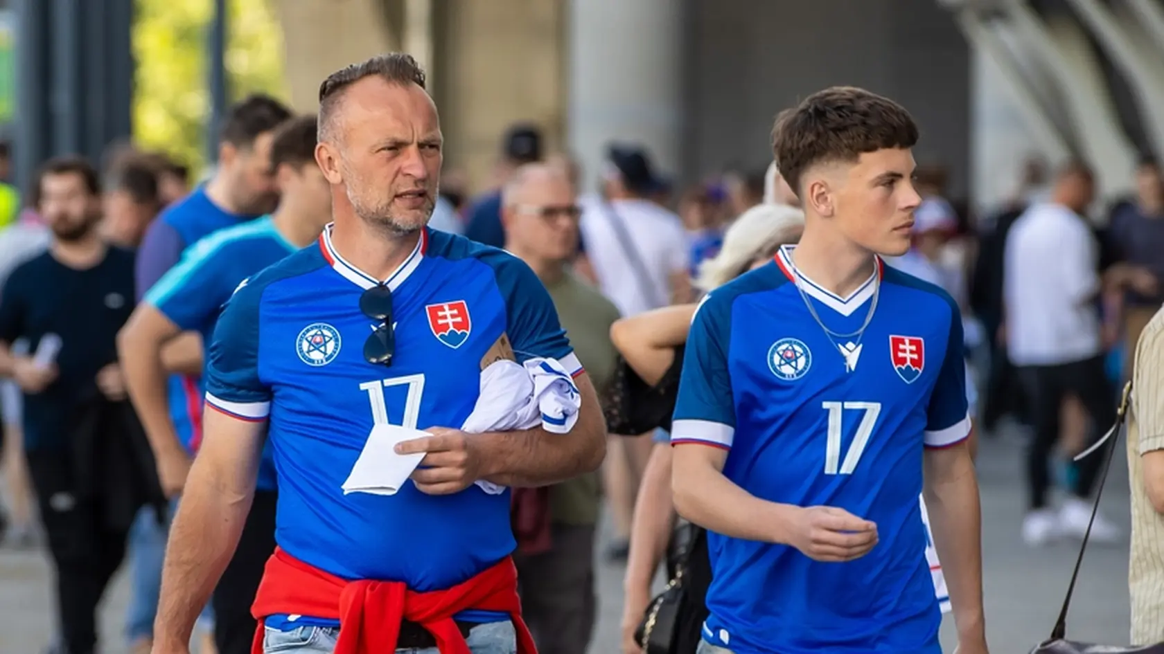 Na snímke atmosféra v okolí štadióna Tehelné pole, pred otváracím zápasom EURO U21 2025 medzi Slovenskom a Španielskom v Bratislave. Na ten prišlo najviac ľudí na turnaji.
