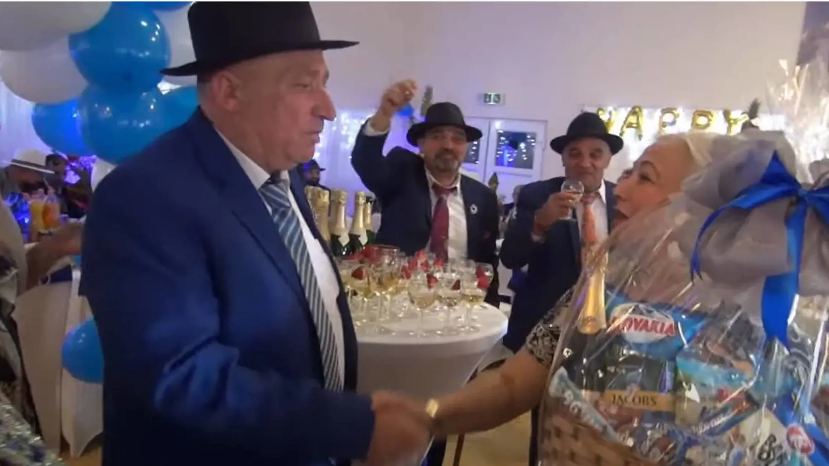 Nitriansky vajda Štefan Lakatoš oslávil svoje 60. narodeniny. Uctili si ho ľudia z celého Slovenska.