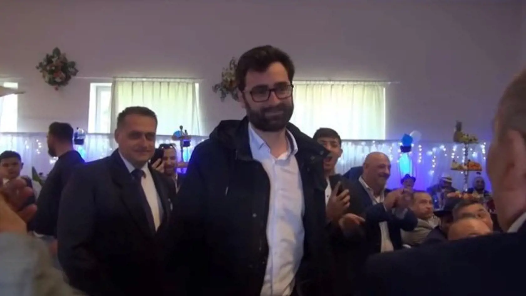 Primátora Mareka Hattasa privítali na oslave potleskom