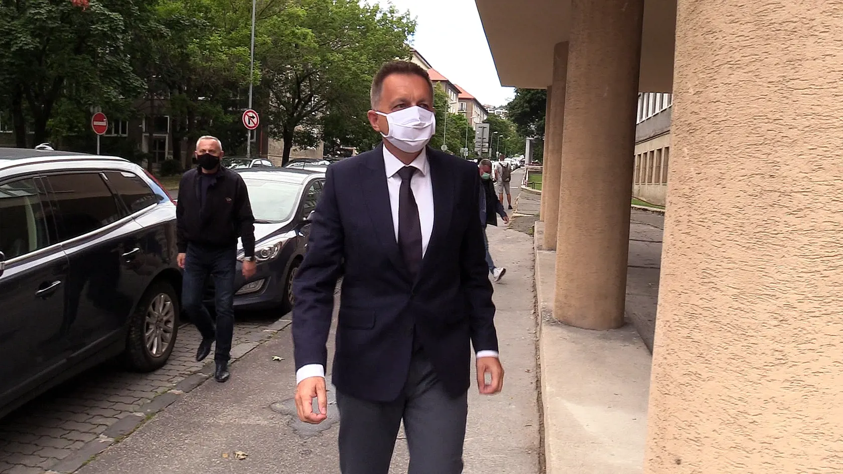 Guvernér Národnej banky Slovenska Peter Kažimír bol vypovedať v prípade Mýtnik.