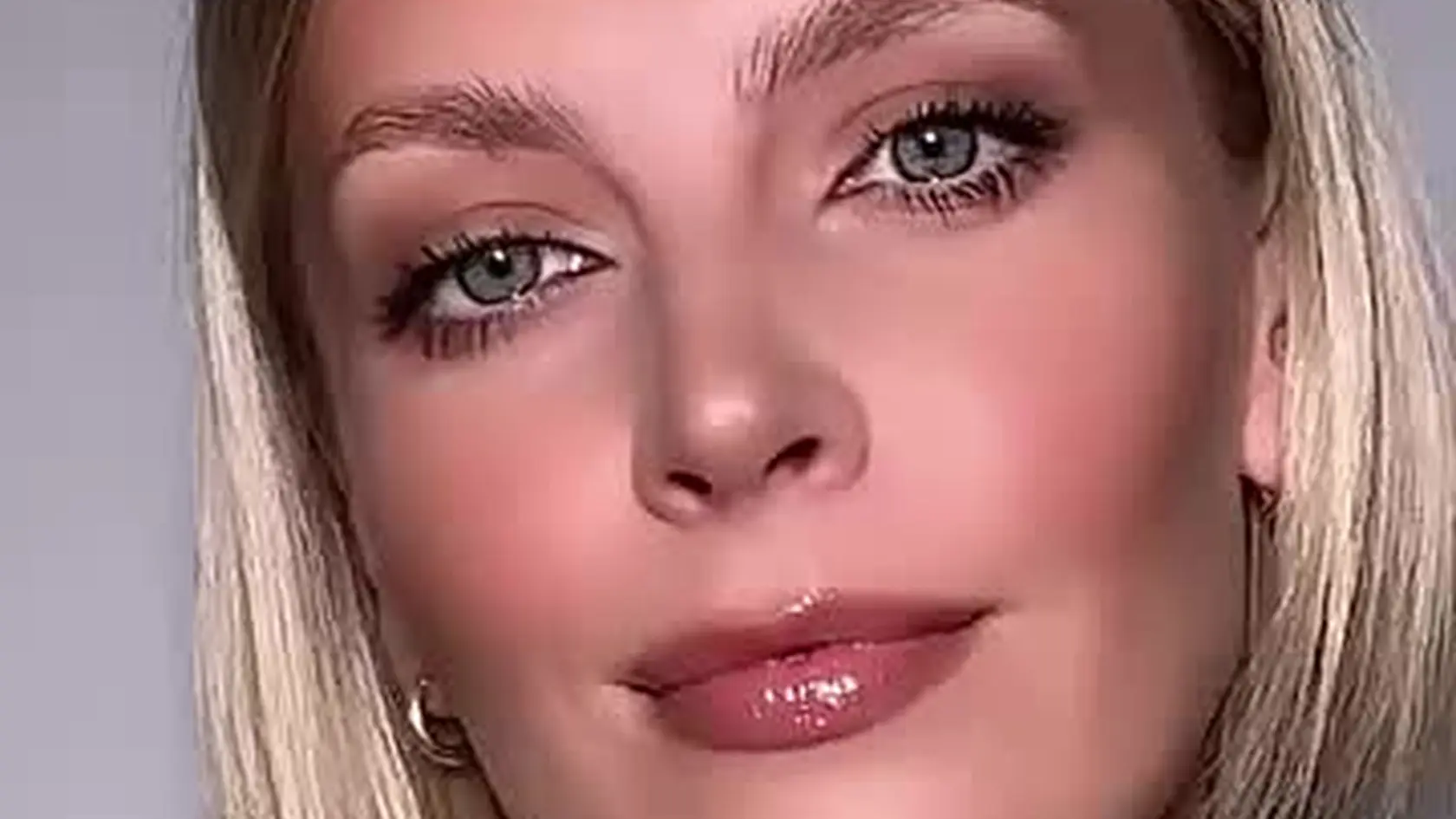 Nauč sa krok za krokom vytvoriť dokonalý make-up look v našom novom video tutoriály