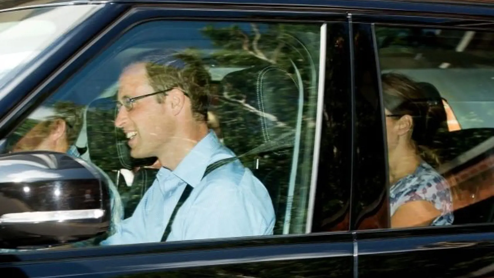 Princ William si sadol na miesto spolujazdca,