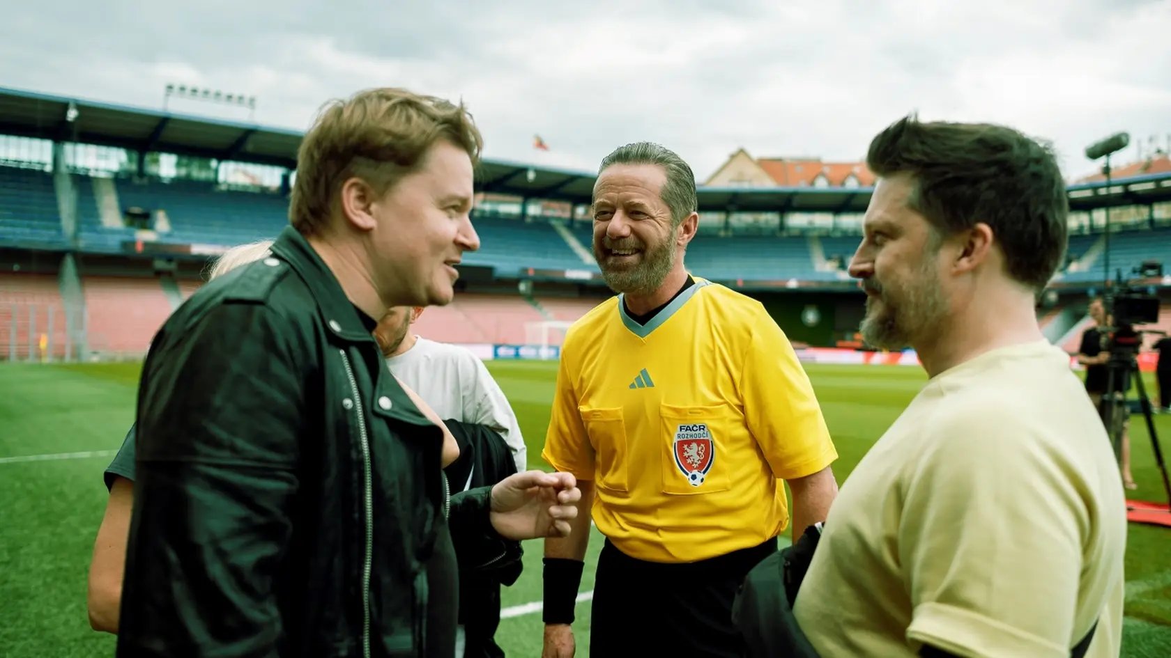 Futbal je kultúra! Petr Kolečko a Vladimír Skórka predstavujú trailer komédie  „Kúzlo derby“.