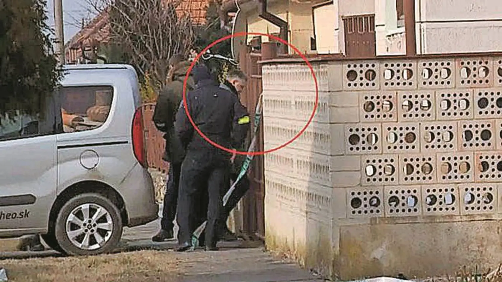 Šéf protikorupčnej jednotky NAKA Róbert Krajmer vošiel na miesto činu pri prvotnej obhliadke miesta vraždy Jána Kuciaka a Martiny Kušnírovej. Krajmer tam nemal čo robiť...