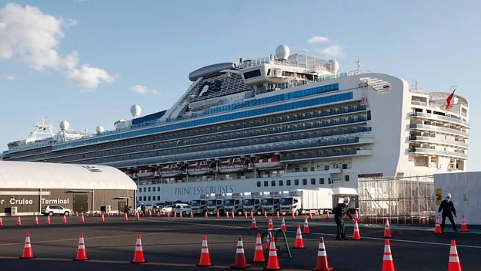 Pasažierov na výletnej lodi Diamond Princess domov nepustia, karanténa sa predlžuje!