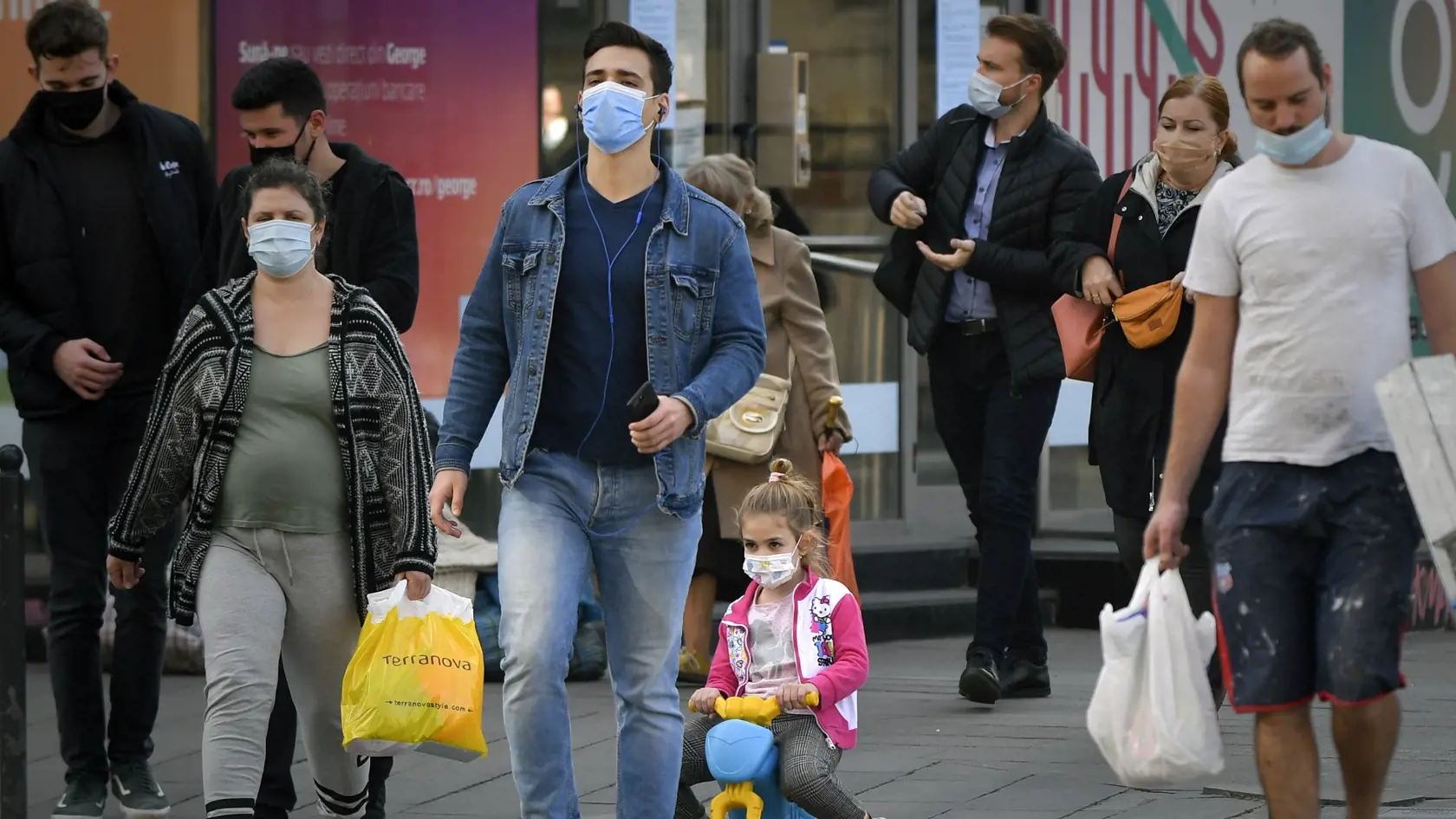 Rúško môže spôsobiť zdravotné problémy v minimálnej miere. Vyskytnúť sa môžu drobné vyrážky či mierne zápaly. Nevznikajú z neho však respiračné ochorenia.