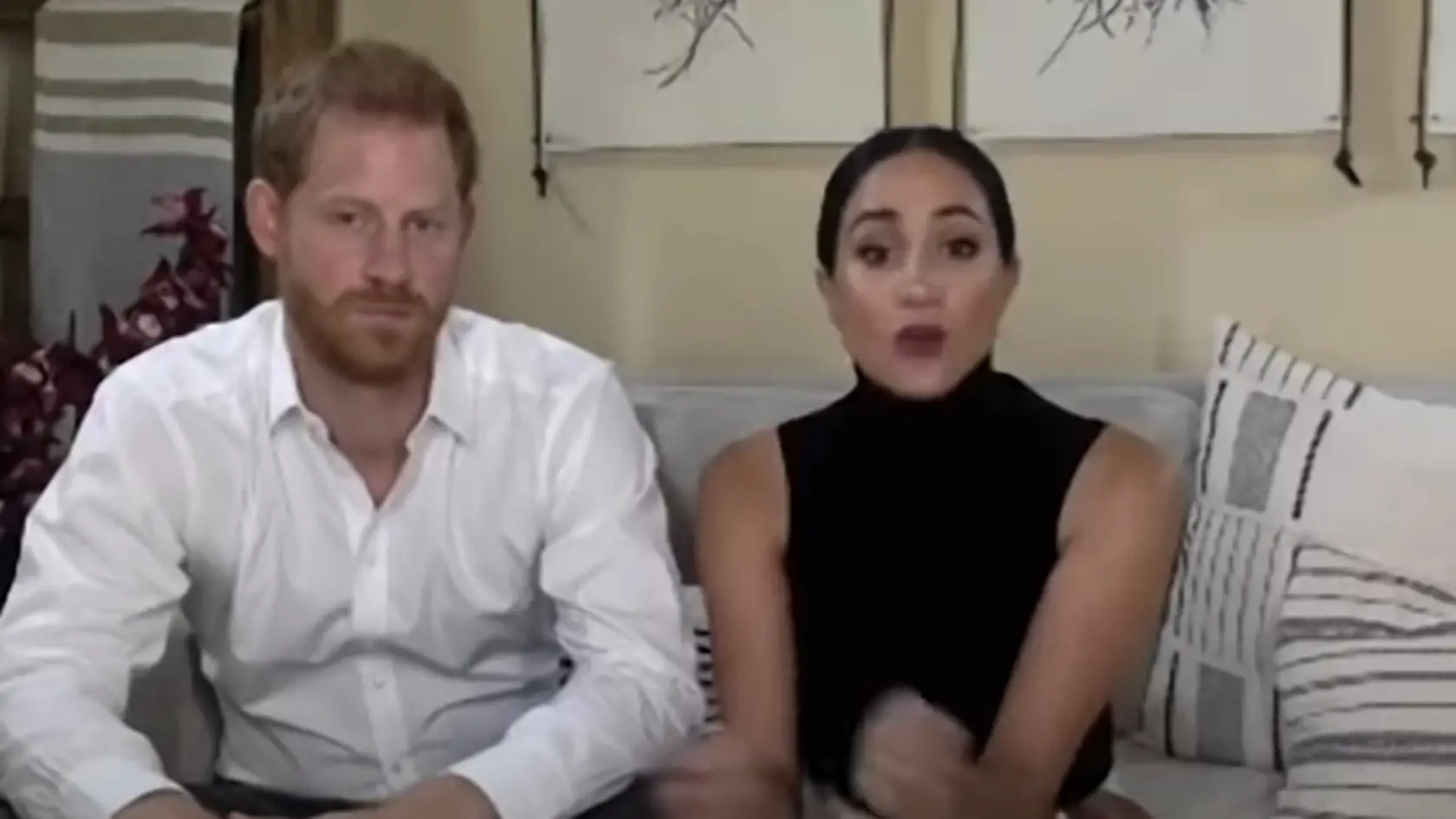 Vojvodkyňa Meghan sa poriadne zmenila. Namiesto prirodzenosti zvolila tmavší mejkap a sýty rúž.