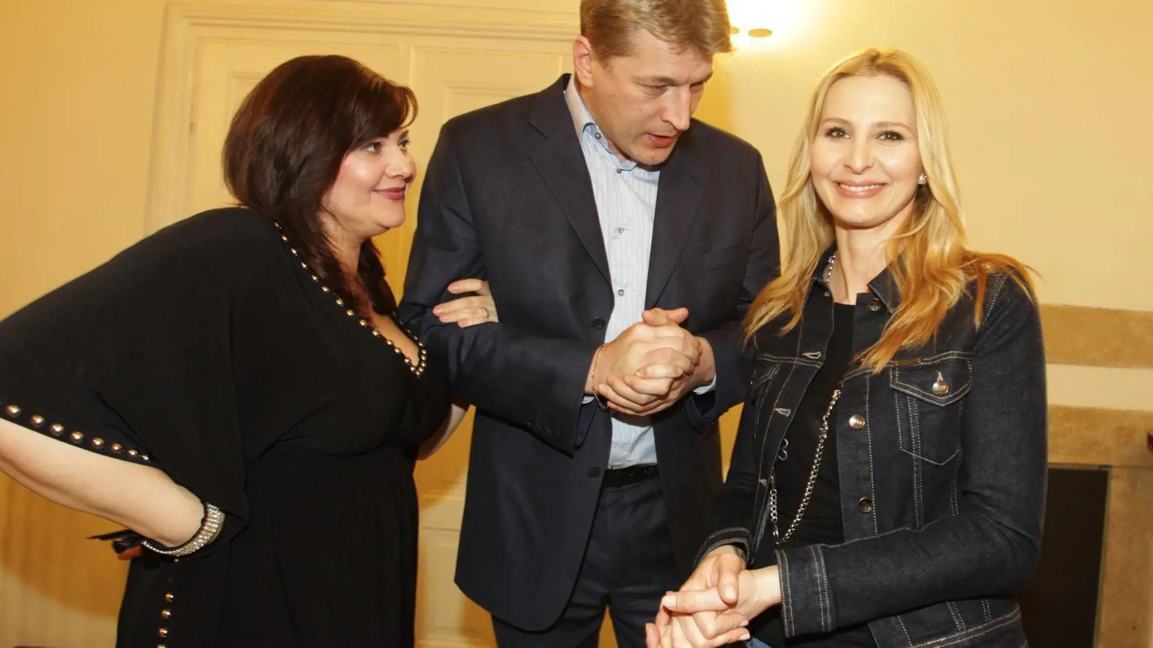 Zpěvačku doprovodil do Prahy její manžel Radek