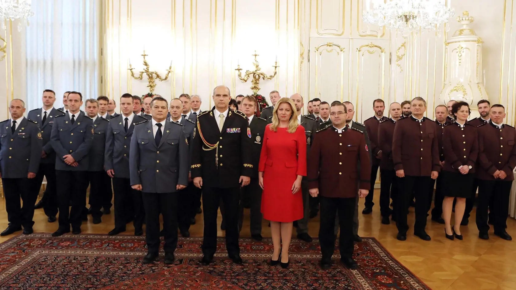 Prezidentka Zuzana Čaputová privítala príslušníkov policajného a hasičského zboru.