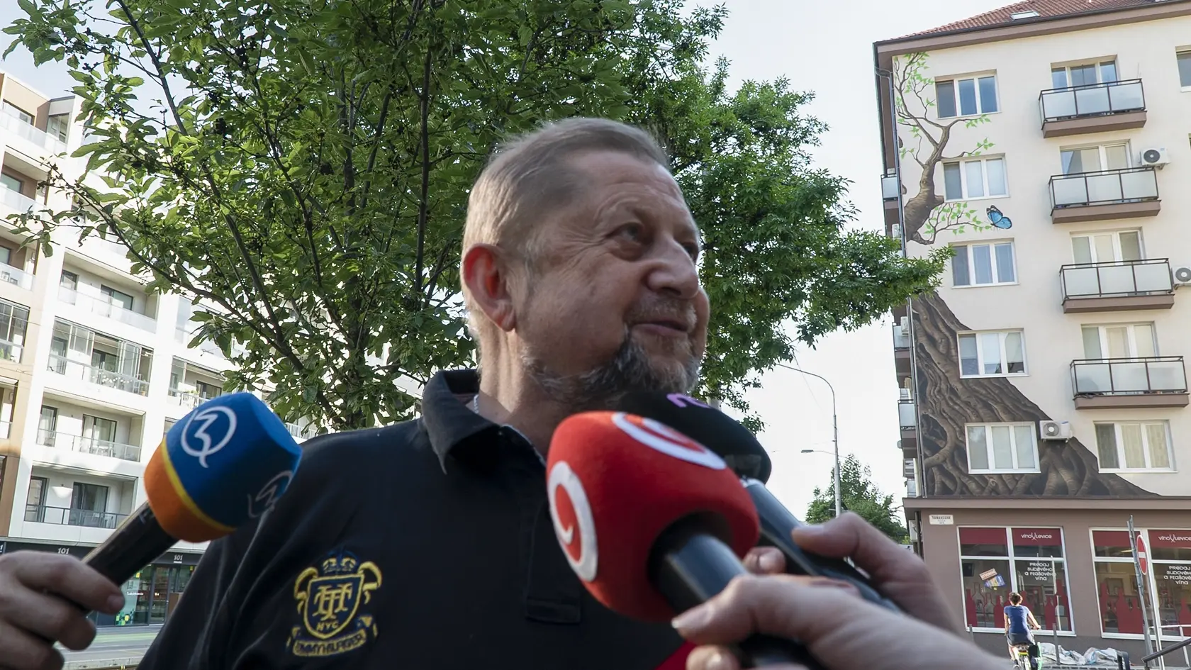 Obvinený Štefan Harabin sa vyjadruje po výsluchu na NAKA.