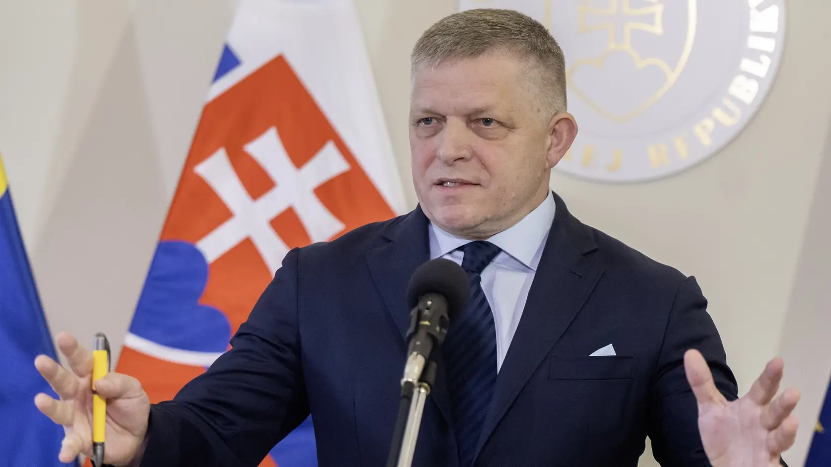 Na snímke predseda vlády SR Robert Fico (Smer-SD) počas vyhlásenia po skončení 91. schôdze Vlády SR v Bratislave v stredu 28. mája 2025.