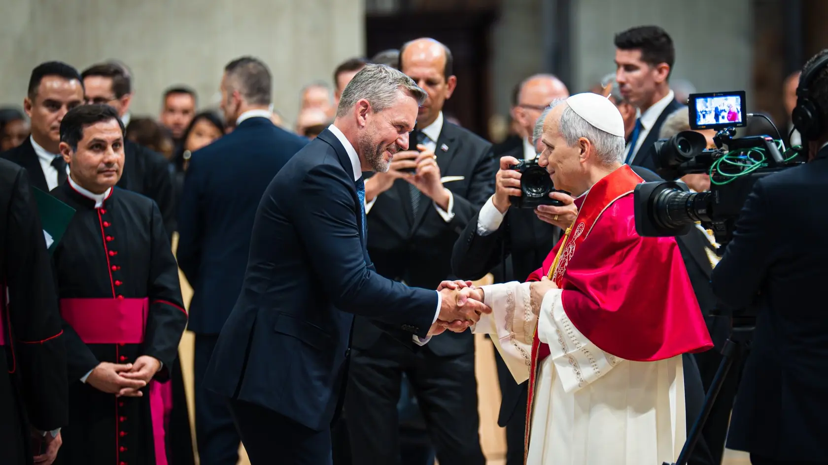 Prezident SR Peter Pellegrini sa v nedeľu 18. 5. 2025 zúčastnil na inauguračnej omši pápeža Leva XIV. na Námestí svätého Petra vo Vatikáne. Pellegrini v príspevku na sociálnej sieti Facebook uviedol, že pápež vo svojom prejave vyzval na spoločné naplňovanie hodnôt lásky a porozumenia, podporujúcich nádej a solidaritu vo svete.