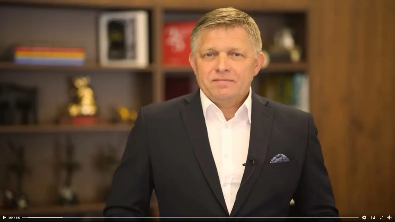 Robert Fico sa prihovára pravdepodobne zo svojej pracovne v sídle Smeru na Súmračnej po pobyte v Dominikánskej republike.