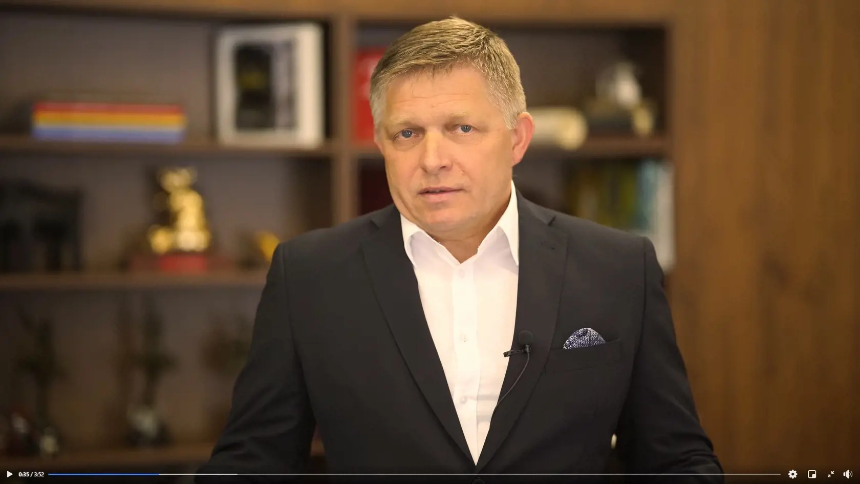 Robert Fico sa prihovára pravdepodobne zo svojej pracovne v sídle Smeru na Súmračnej po pobyte v Dominikánskej republike.