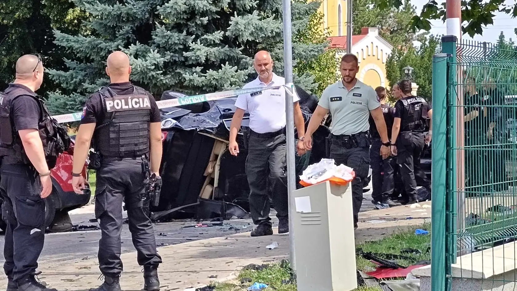 49-ročný muž bol s diagnózou Kraniotrauma letecky transportovaný do nemocnice na bratislavských Kramároch. Do bratislavských nemocníc boli prevezení aj 52-ročný muž s polytraumou, 46-ročná žena s viacerými poraneniami tela, 25-ročná žena s úrazom hlavy, 29-ročný muž s poranením hrudníka a 48-ročný muž s poranením bedra, stehna a predkolenia. Transportovaná bola aj maloletá pacientka s poranením ramena a pleca.