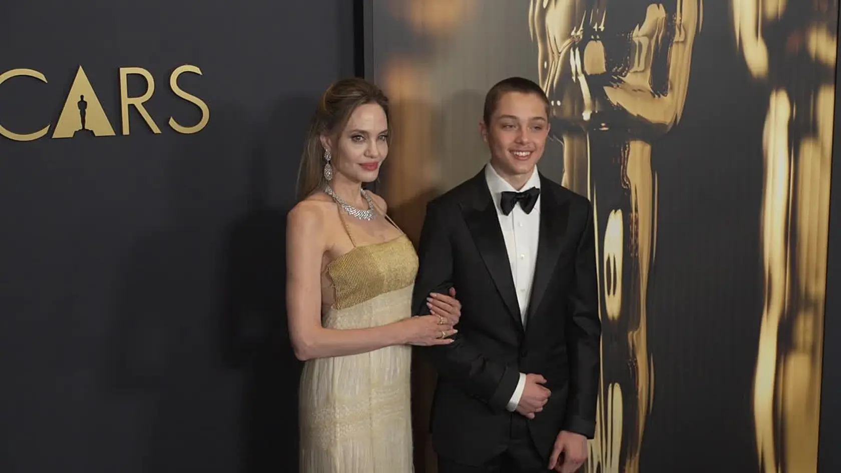 Shiloh Jolie-Pitt, najstaršia biologická dcéra hereckých legiend Angeliny Jolie a Brada Pitta, opäť upútala pozornosť verejnosti.