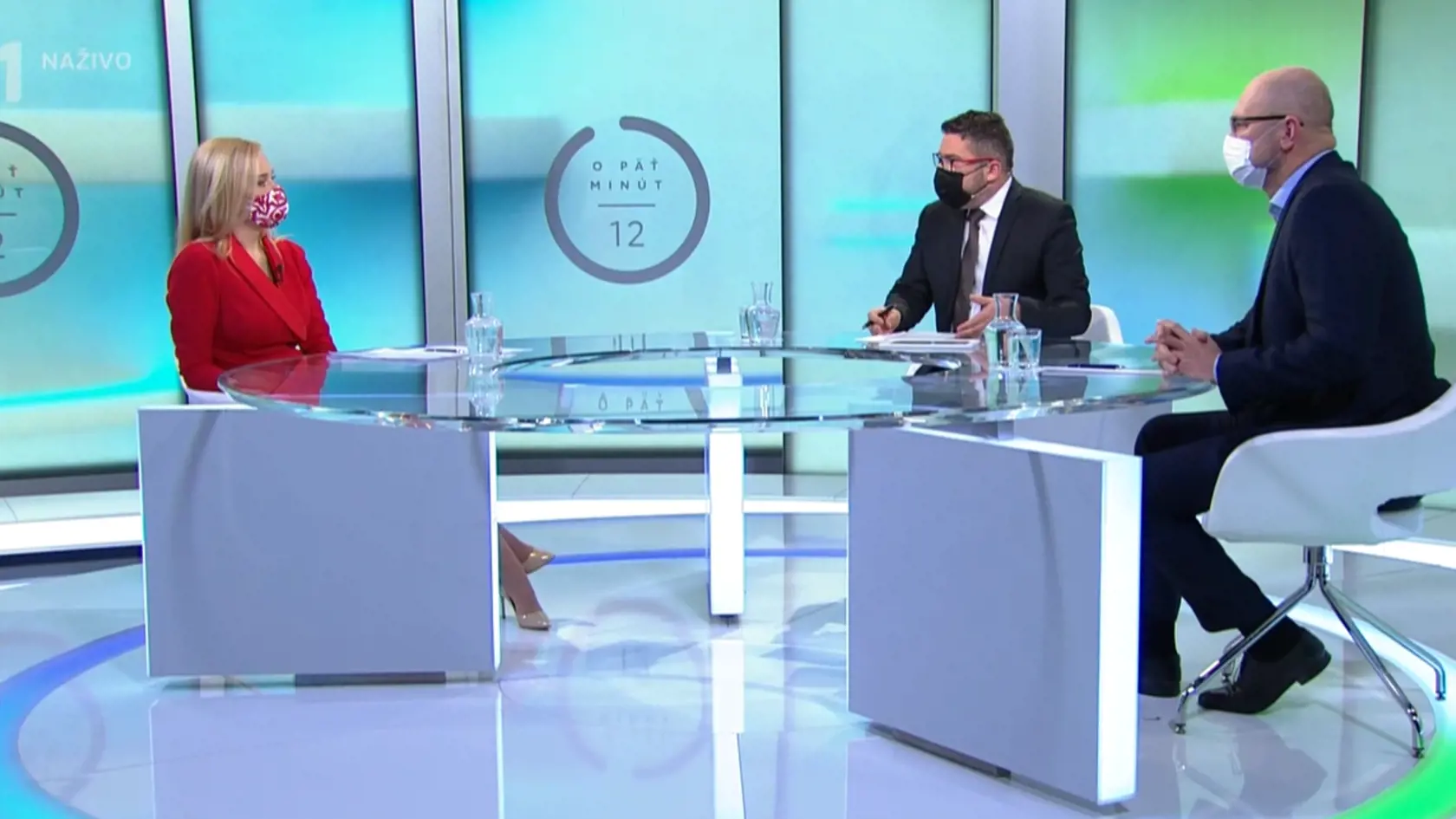 Denisa Saková a Richard Sulík v televíznom duely.