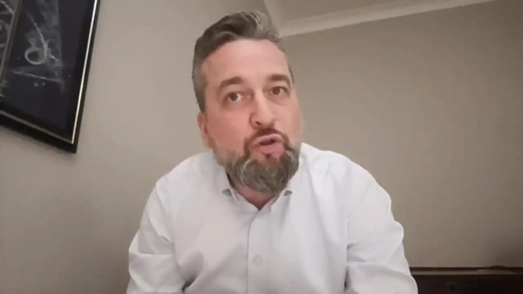 „Je veľkou otázkou, či títo dvaja psychopati Matovič a Pročko patria do blázinca, alebo do basy. Jedno je isté. Nemôžu ďalej behať po slobode, ohrozujú svoje okolie," vyhlásil na adresu opozičných politikov Blaha.