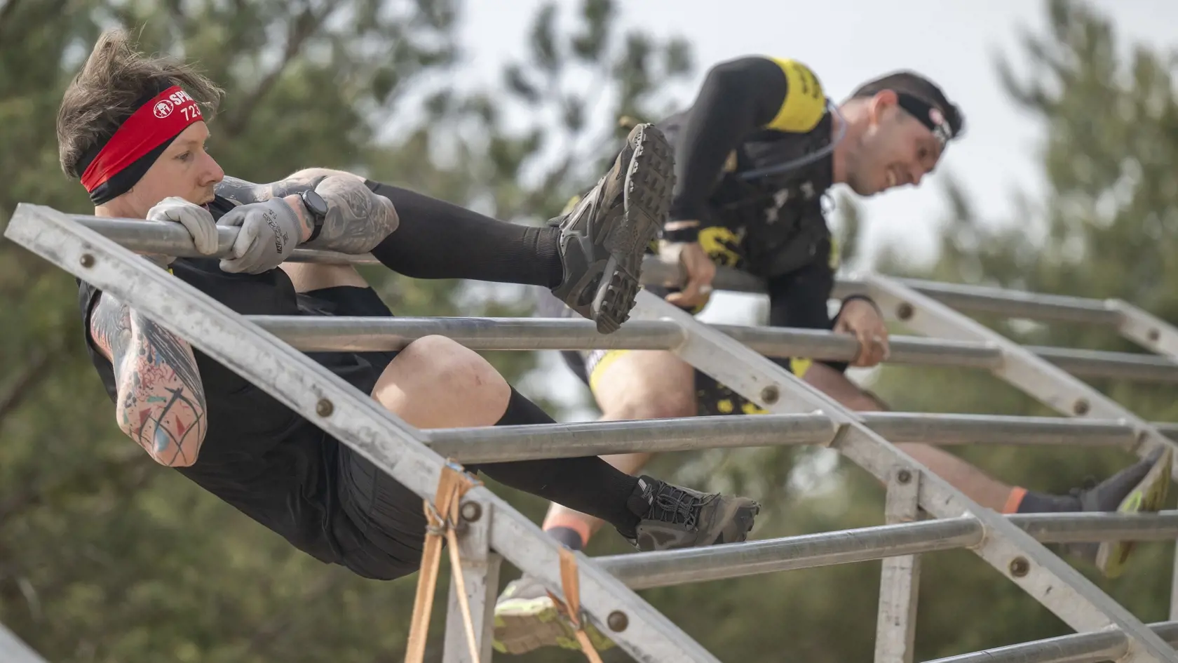 Snímka z podujatia Spartan race 2024 v areáli Vojenského technického a skúšobného ústavu (VTSÚ) Záhorie pri Senici 28. apríla 2024