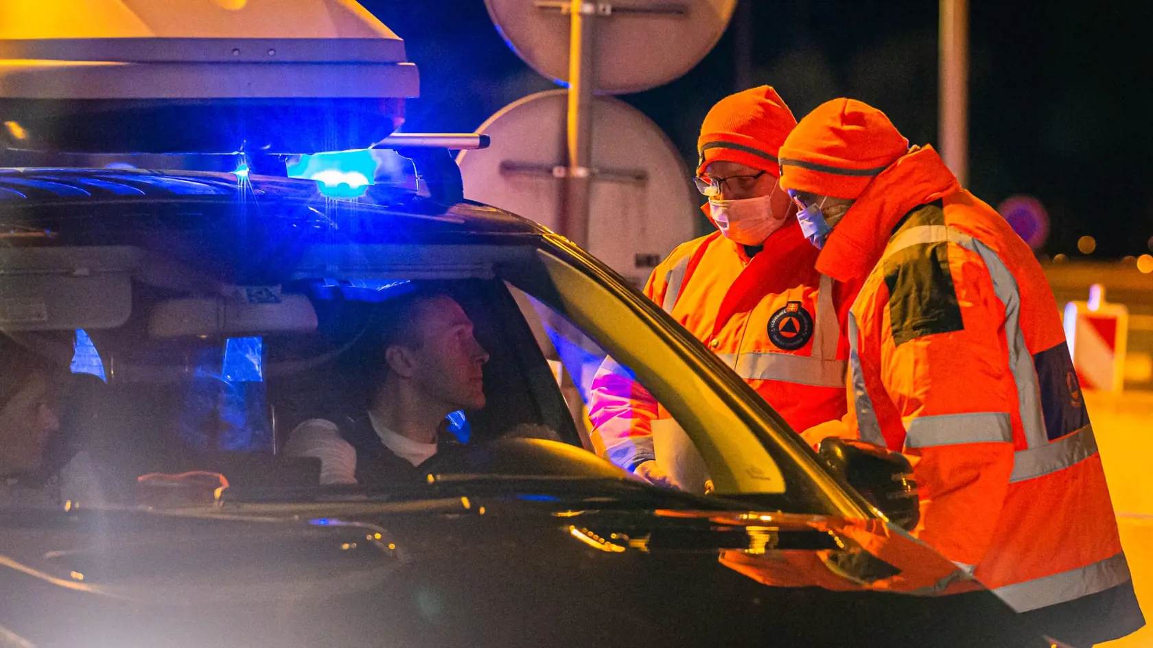 Rastislav (42) a Eva (40) z Ružomberka sa spolu s tromi deťmi vracali z lyžovačky v Rakúsku, keď ich oslovili dobrovoľníci s letákmi. Informácie vďačne prijali.