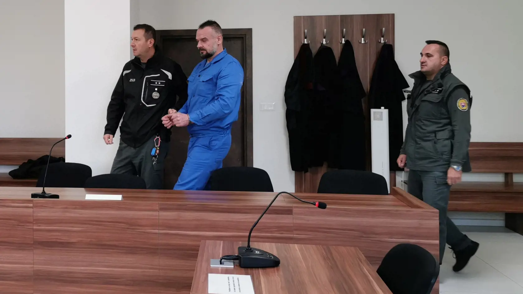 Juraj B. svoju vinu popiera.
