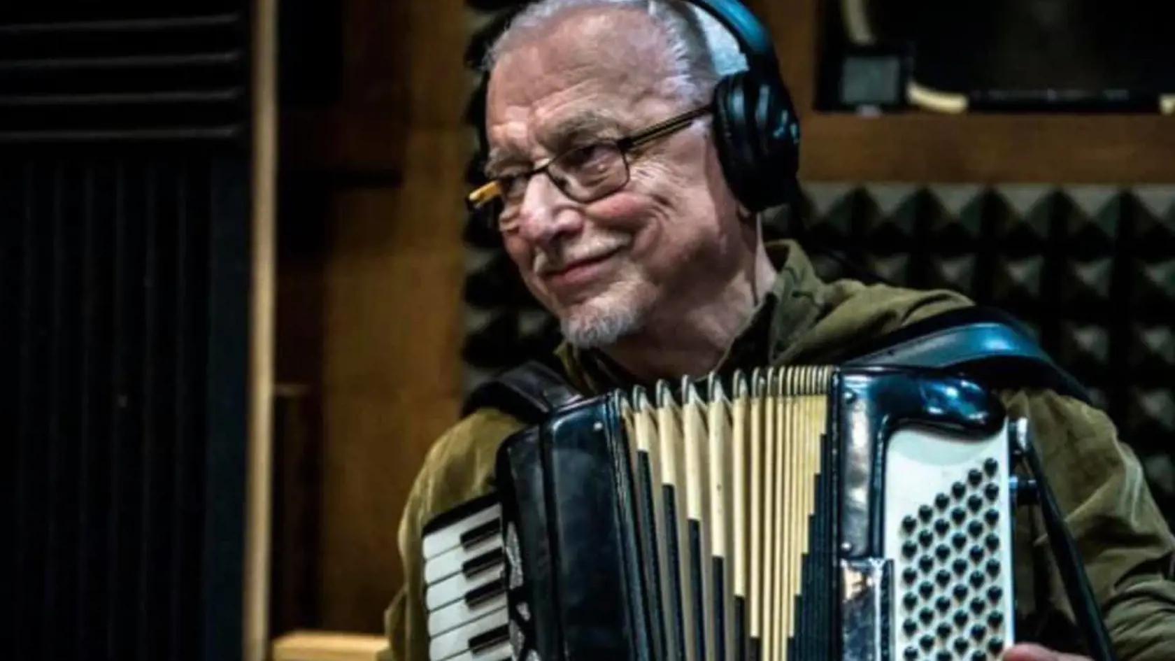 August 2021: Radek Pobořil z kapely Čechomor zomrel vo veku 75 rokov.