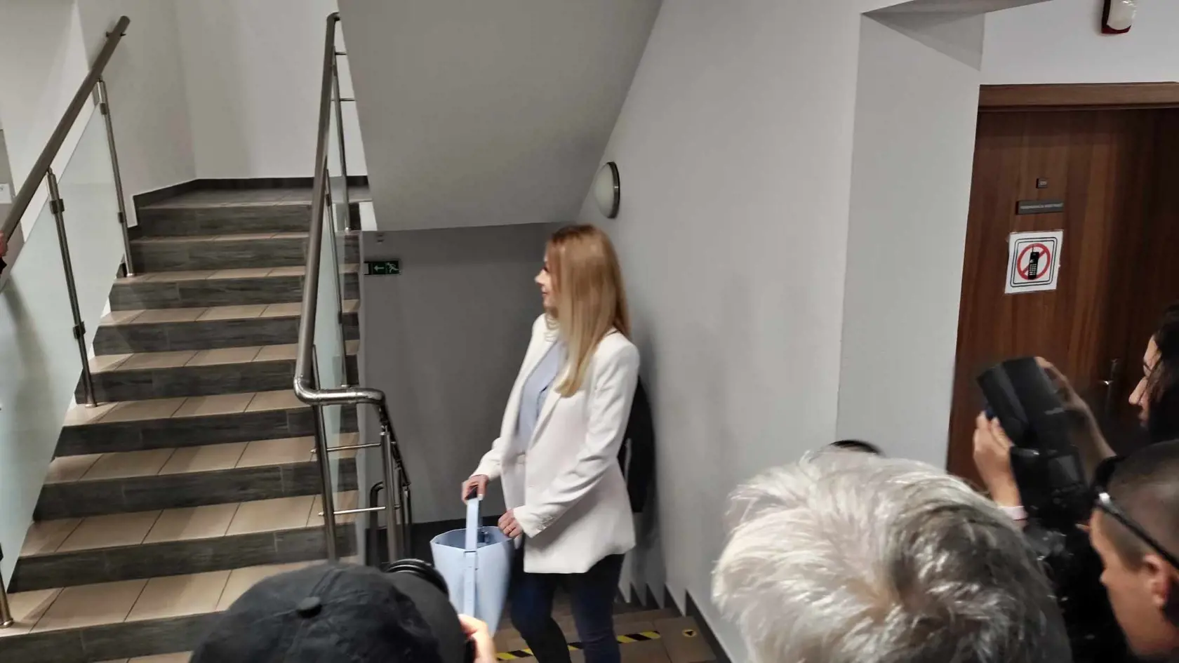 Príchod účastníkov na súdne pojednávanie vo veci podmienečného prepustenie Mikuláša Černáka na slobodu.
