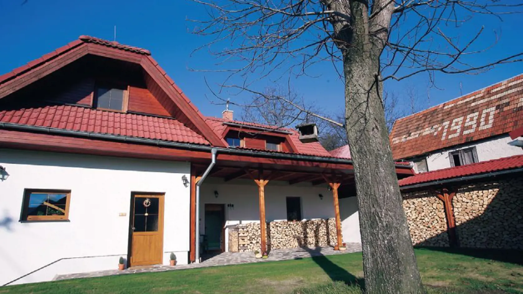 Už pri vchode do domu nás upútalo úhľadne