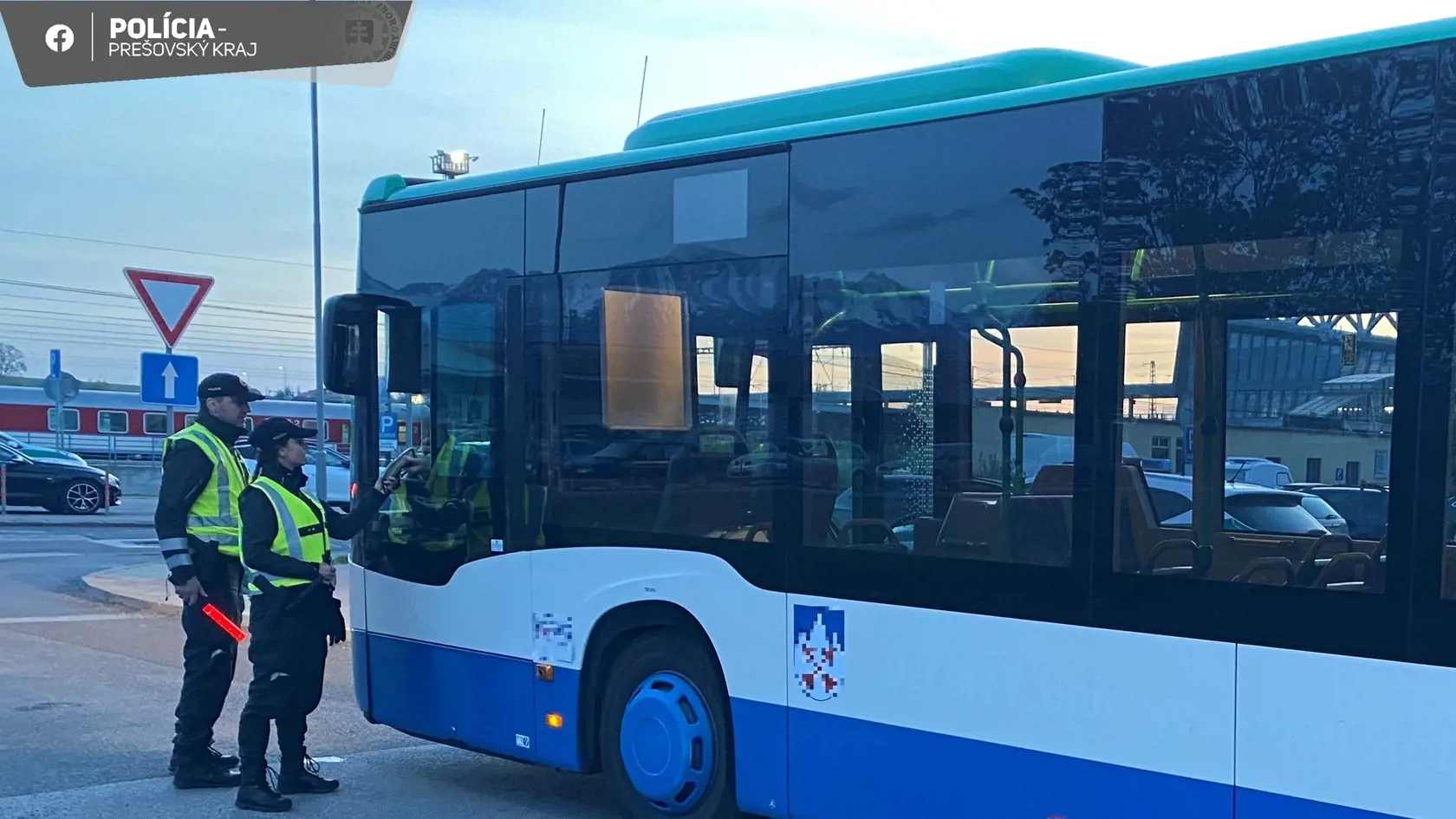 Polícia obvinila vodiča autobusu, ktorý pri výkone služby v Levoči nafúkal viac ako promile.