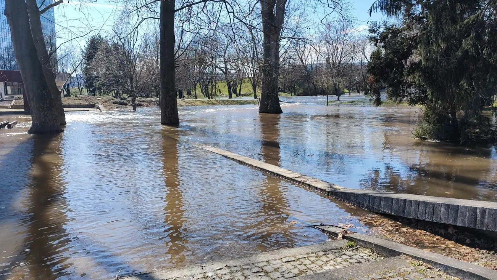 Sad Janka Kráľa sa ocitol pod vodou.