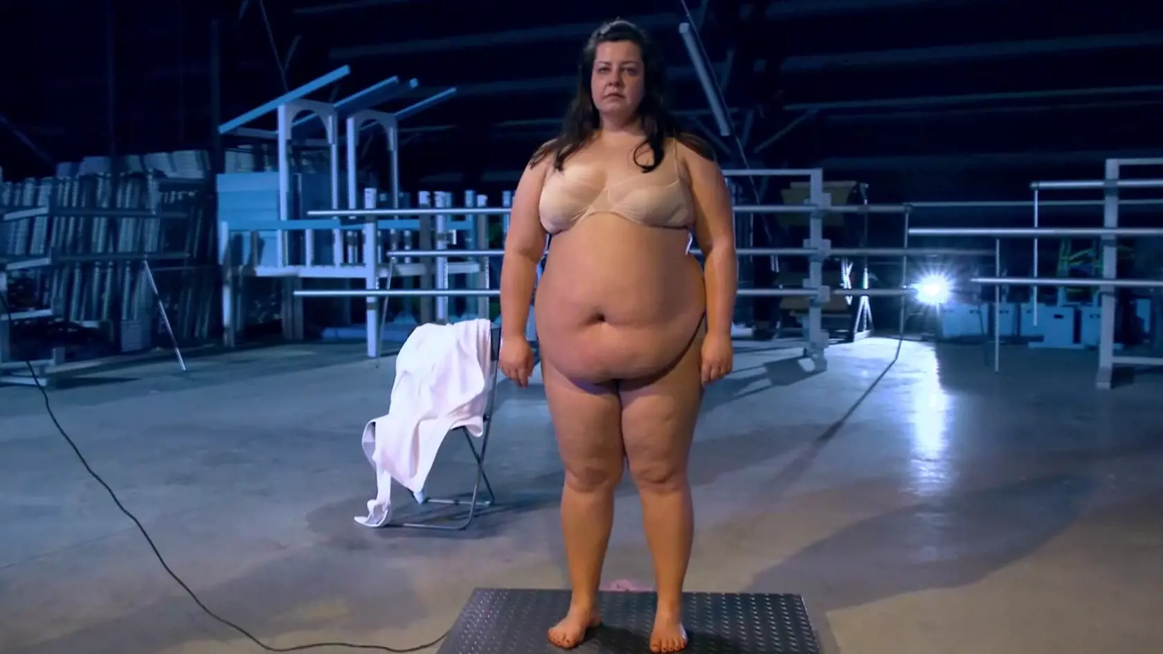 Na začiatku vážila 118 kilogramov, no do cvičenia sa pustila s nadšením. Adriane (36) sa však nechudlo ľahko, keďže ju trápili obrovské bolesti. Ako sa brunetka priznala, vie, že za svoju obezitu si mohla sama. Stres totiž zajedala sladkosťami.