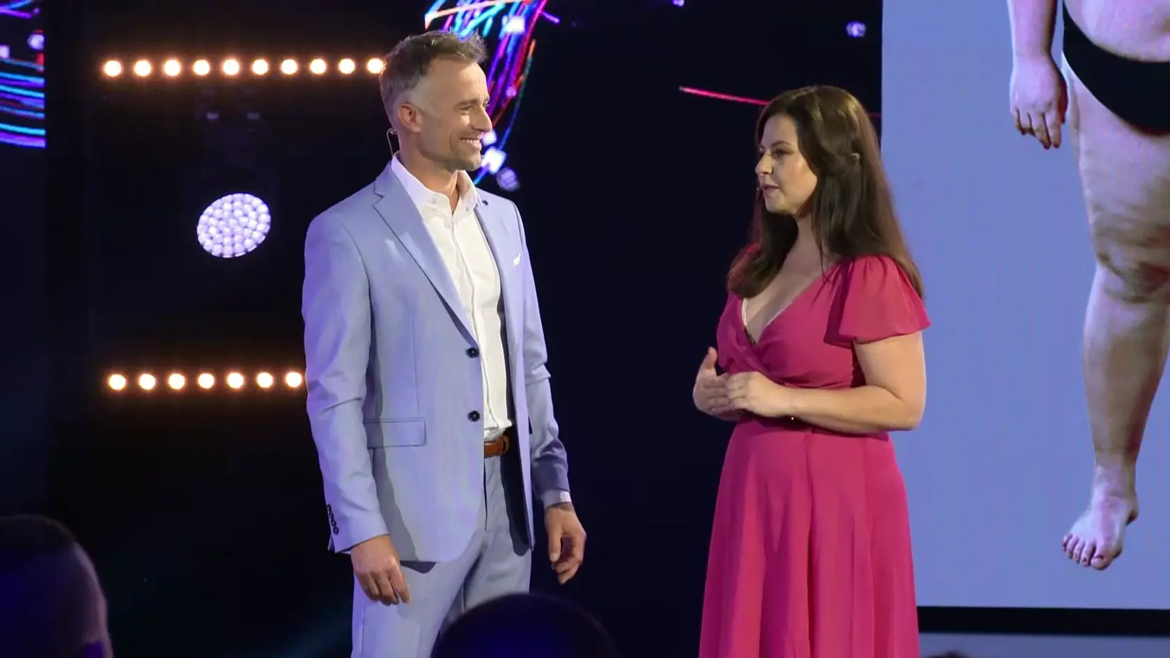 Snaha však nevyšla navnivoč! Adriana v závere šou vážila len 69 kilogramov, čiže sa jej podarilo zhodiť takmer päťdesiat kíl. Záber z finálového večera.
