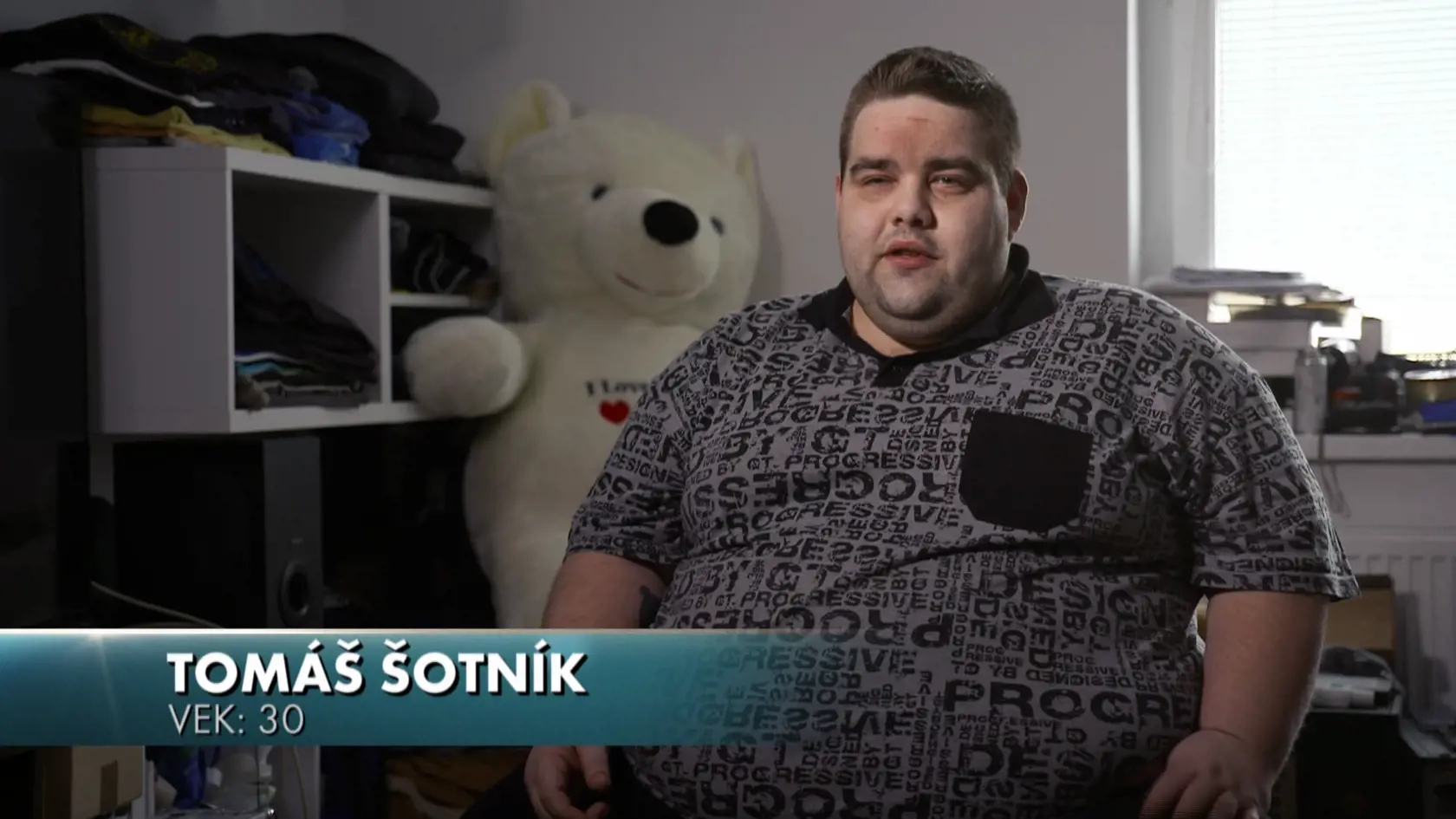 Na obrazovkách Markízy sa objavil aj príbeh Tomáša, ktorý sa už dlhé roky skutočne trápi a cez obrovskú bolesť sa nedokáže preniesť. Sprevádza ho na každom kroku a je očividné, že 203 kilovým telom si vytvoril akýsi obranný štít, keďže neustále smúti nad stratou milovanej mamičky.