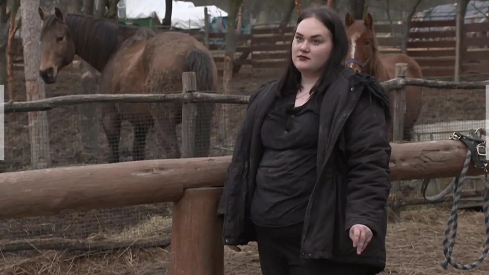 Mladá študentka sa musela zaťať, pretože Kristína (19) vážila až 119 kilogramov, čo bolo v jej veku naozaj alarmujúce. Napriek tomu, že na začiatku premeny bola motivovaná, trénera viackrát nahnevala a klamala. „Nenávidím sa takáto, aká som,“ žialila dievčina, ktorá nevychádzala s rodičmi a útočisko našla u strýka na Myjave. Chudnutie jej však nešlo vždy len podľa plánov. Hoci túžila po lepšom živote a po rokoch si opäť vysadnúť na koňa, tréner Maroš Molnár ju musel aj karhať.