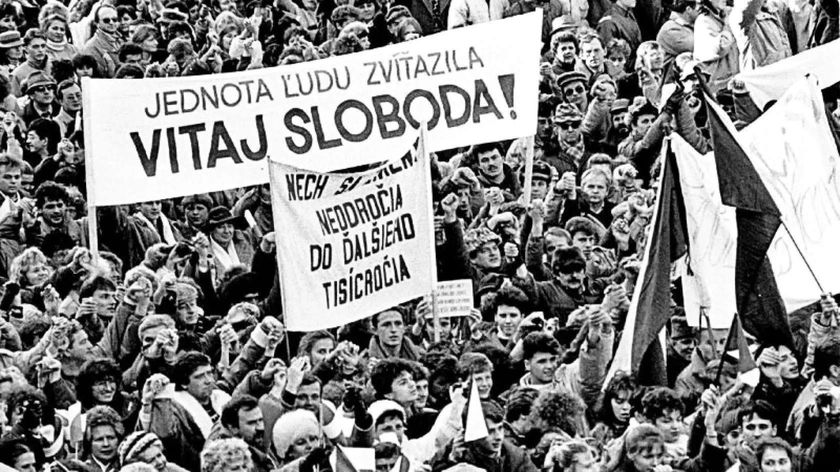 Nežná či zamatová revolúcia v novembri 1989.