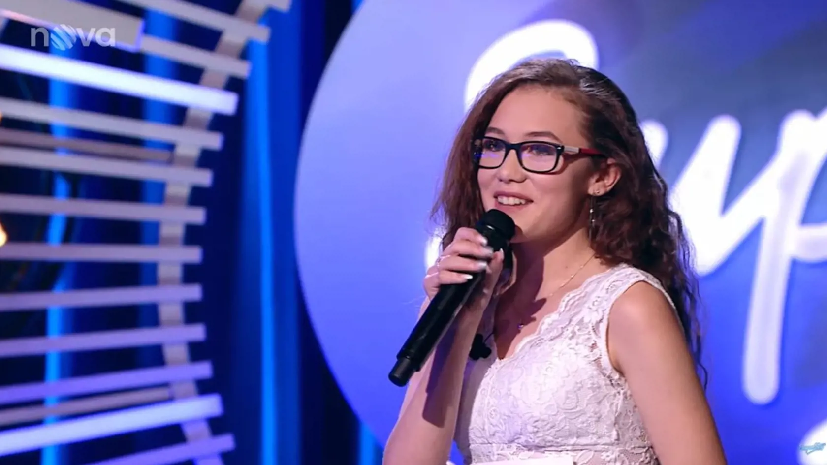 Rok 2020: Nenápadná Hana Džurbanová v čase, keď súťažila v SuperStar. Dnes sa živí ako pornoherečka.