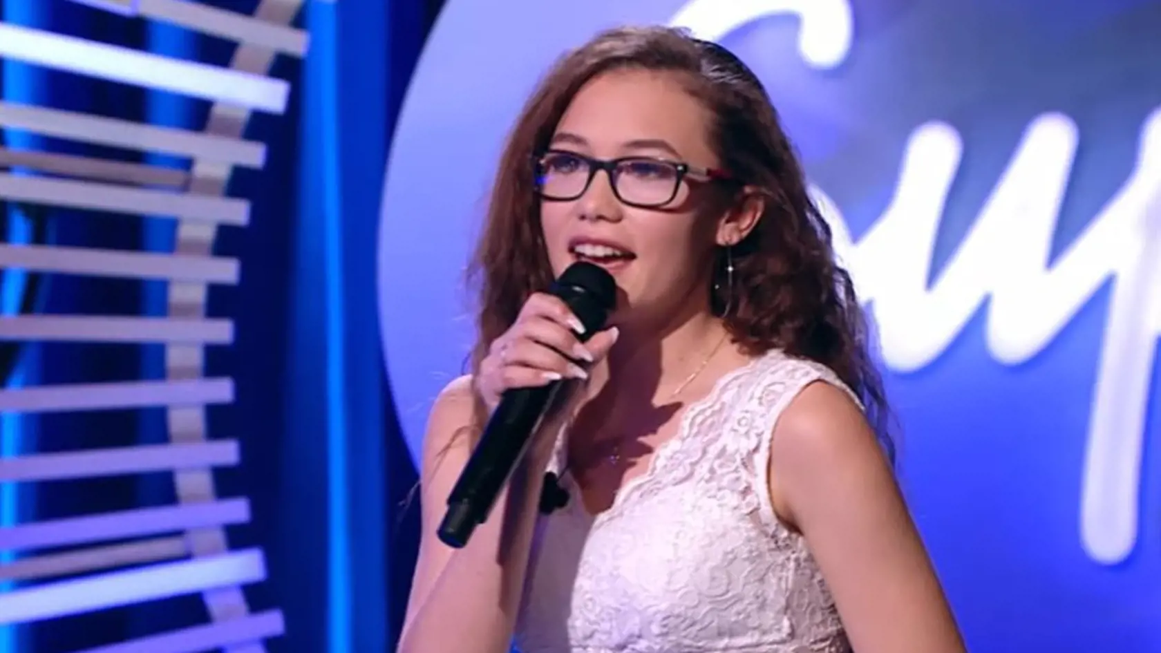Rok 2020: Nenápadná Hana Džurbanová v čase, keď súťažila v SuperStar. Dnes sa živí ako pornoherečka.