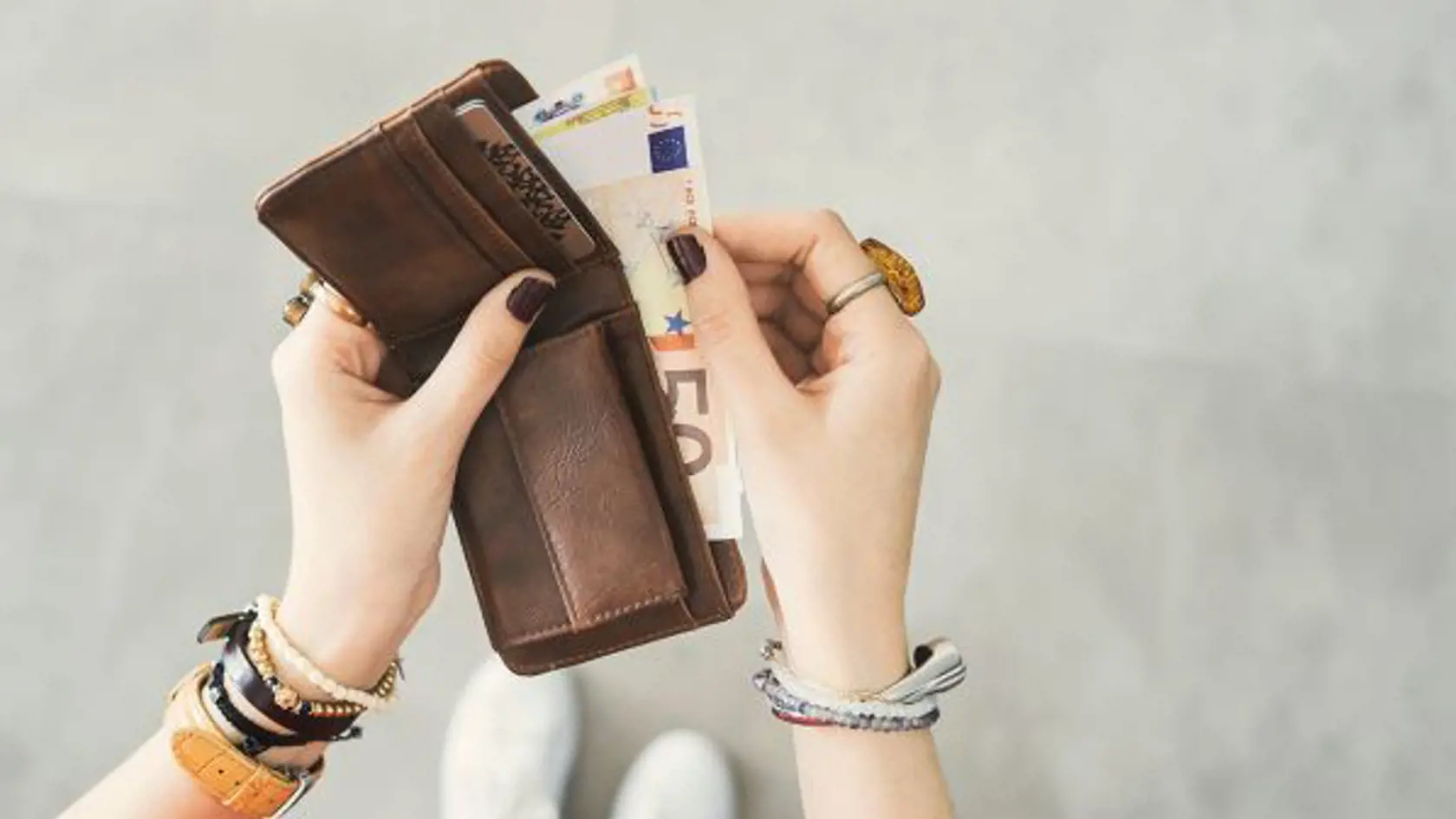 Výška podpory pre jednotlivca bude 80 eur. Dieťa vo veku do 3 rokov bude mať nárok na pomoc vo výške 160 eur a dieťa vo veku 3 až 18 rokov 60 eur. Konkrétna výška podpory závisí od počtu a veku členov domácnosti. Maximálna výška podpory bude 380 eur mesačne.