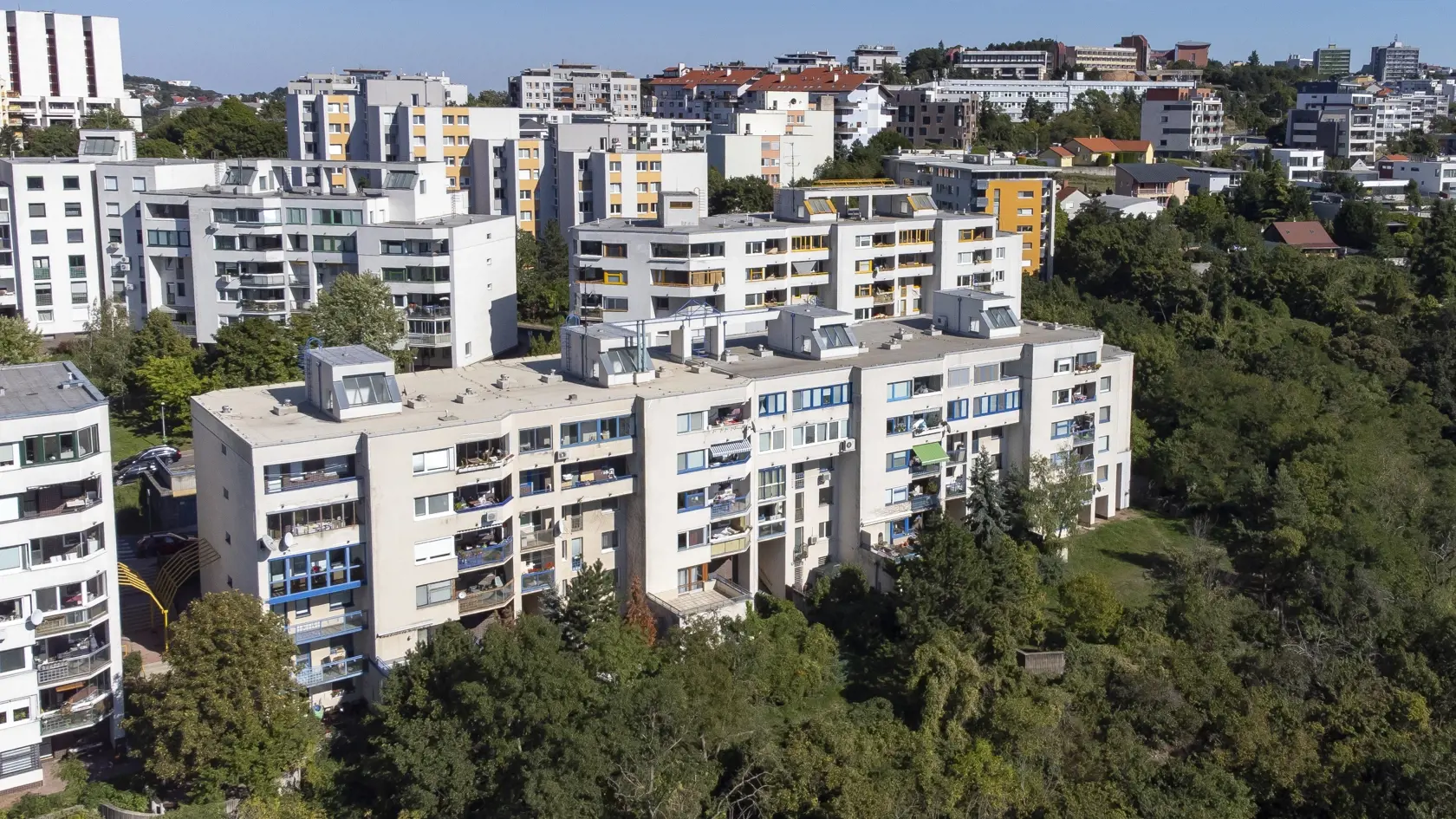 Meter štvorcový rezidenčného bývania sa na Slovensku predáva za vyše 2500 eur.