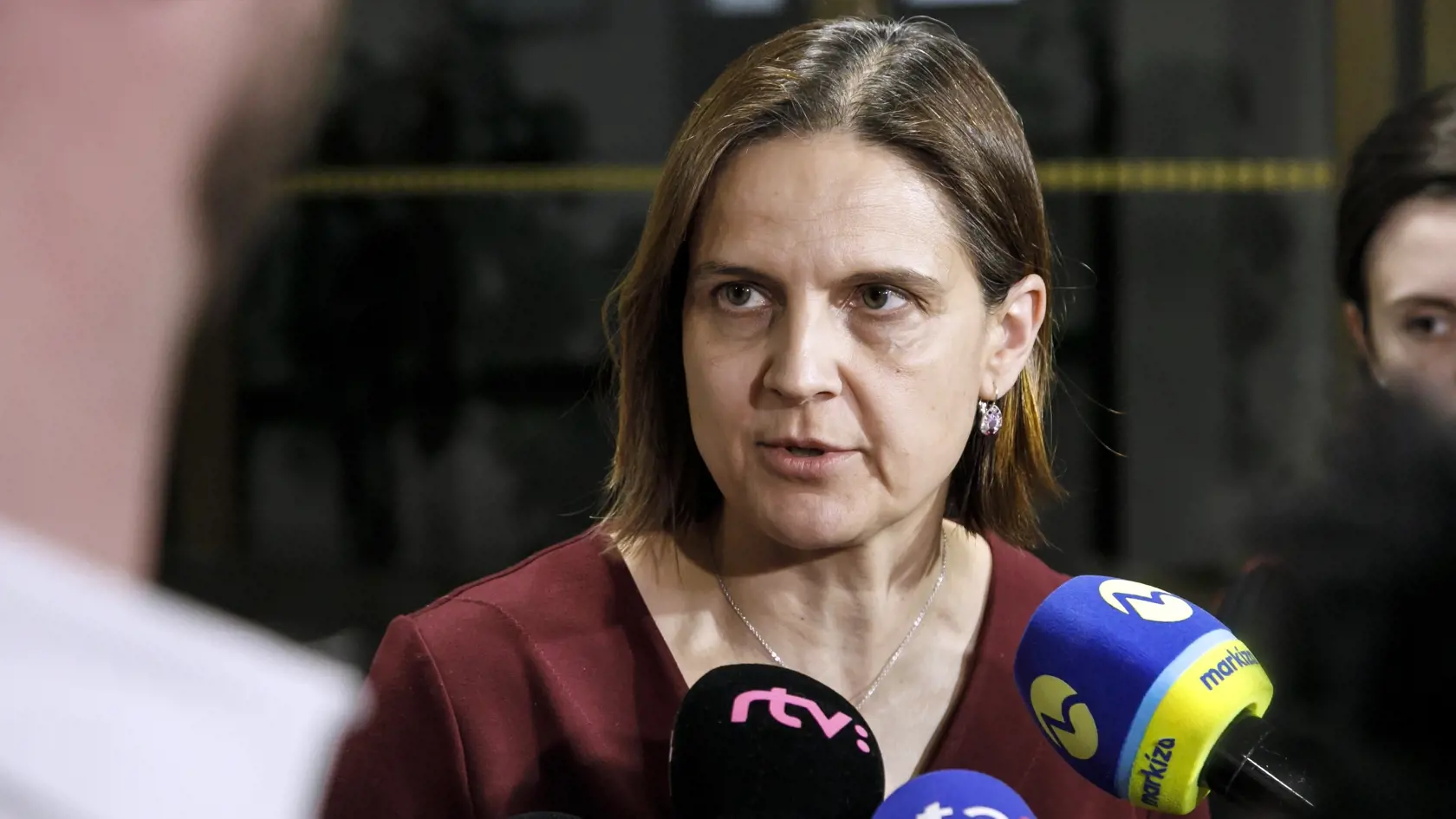 Na snímke predsedníčka výboru Mária Kolíková odpovedá na otázky novinárov po mimoriadnom rokovaní Osobitného kontrolného výboru NR SR na kontrolu činnosti SIS v Bratislave 11. marca 2024.